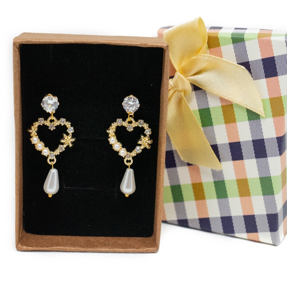 Beautiful Gold Nautical Heart with Pearls - Picture 3 of 4